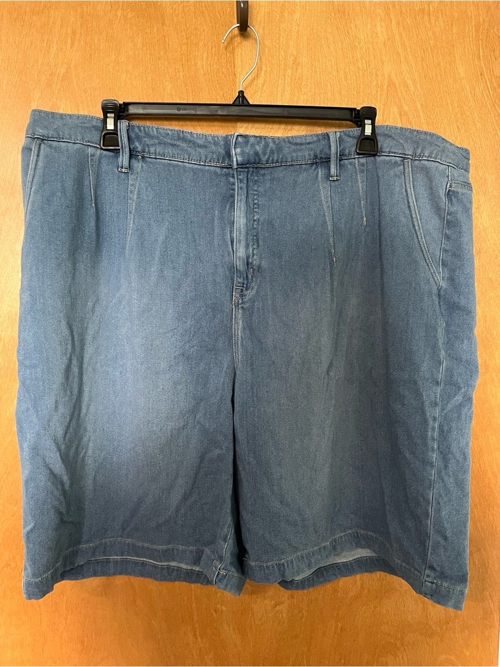 Lane Bryant Women’s Plus-Size Light-Wash Pleated Shorts | Size 24